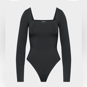 Aritzia - Contour Squareneck Black Long Sleeve Bodysuit XS